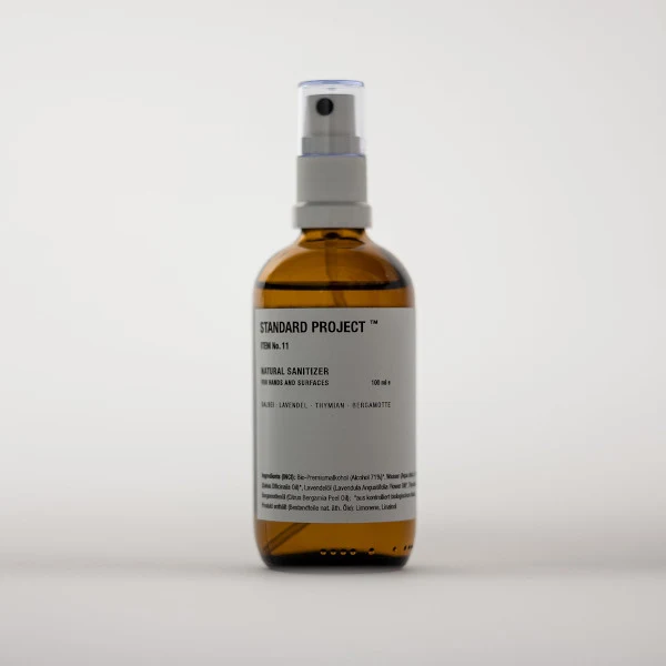 Desinfektionsspray mit Pflegeformel „Item No.11“ • STANDARD PROJECT