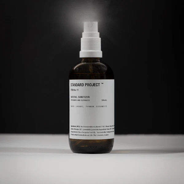 Desinfektionsspray mit Pflegeformel „Item No.11“ • STANDARD PROJECT