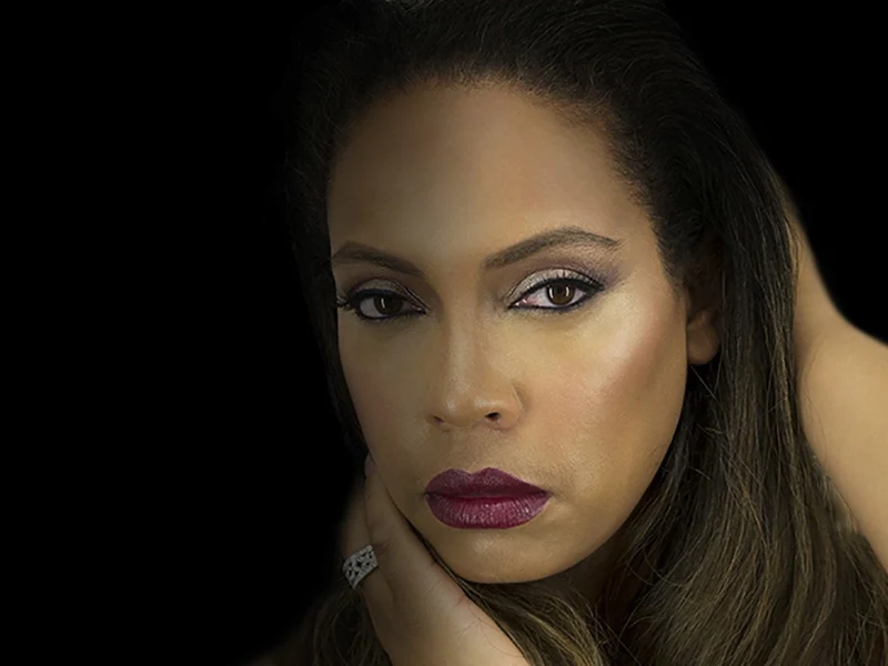 The Sultry Socialite