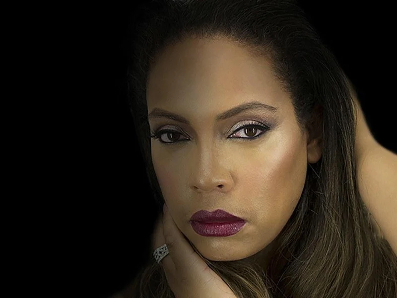 The Sultry Socialite