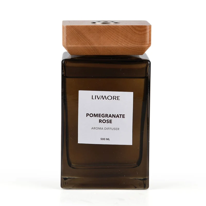 LIVMORE Home Fragrance Kollektion - Raumduft Diffuser, 500ml, Teeglas braun mit Holzdeckel und 8 Stäbchen, Duft Granatapfel-Rose, 8.3x8,3x14,5cm