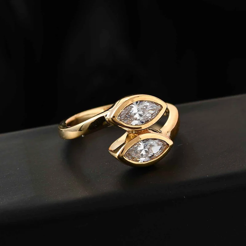 LUSTRO STELLA - feinster Zirkonia Bypass-Ring, 925 Silber Vergoldet ca. 1,65 ct