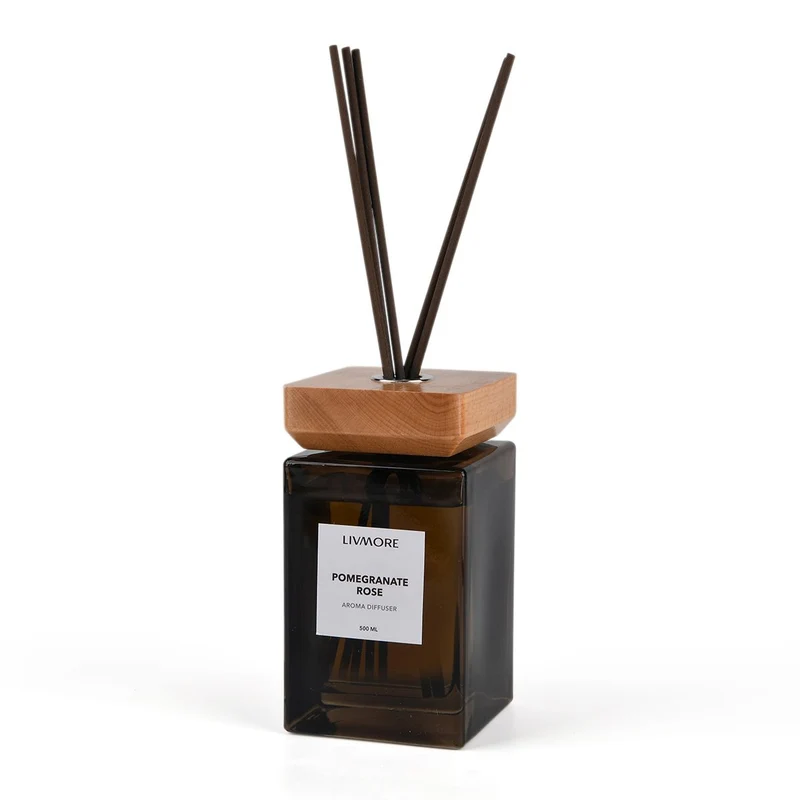 LIVMORE Home Fragrance Kollektion - Raumduft Diffuser, 500ml, Teeglas braun mit Holzdeckel und 8 Stäbchen, Duft Holz Vanille, 8.3x8,3x14,5cm