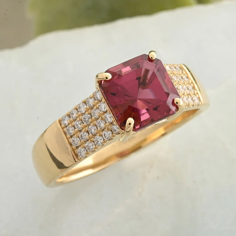 Iliana AAA Rubellit, Weißer Diamant Ring, SI-GH zertifiziert und geprüft, 750 Gold ca. 2.10 ct